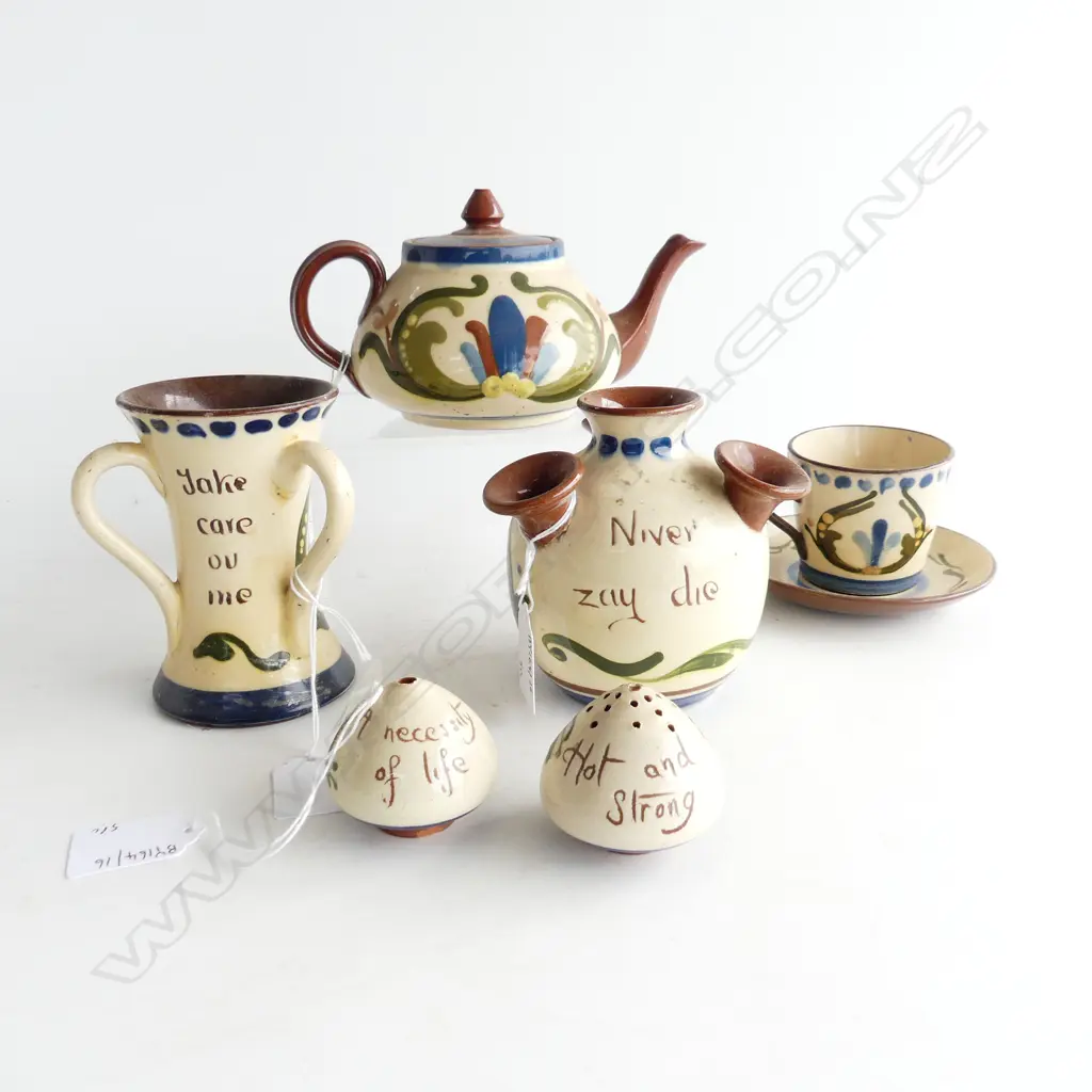 5 PCS TORQUAY CHINA MOTTOWARE TEAPOT TRI HANDLED VASE H110MM TULIP VASE H110 C/S & SALT & PEPPER Image 1++