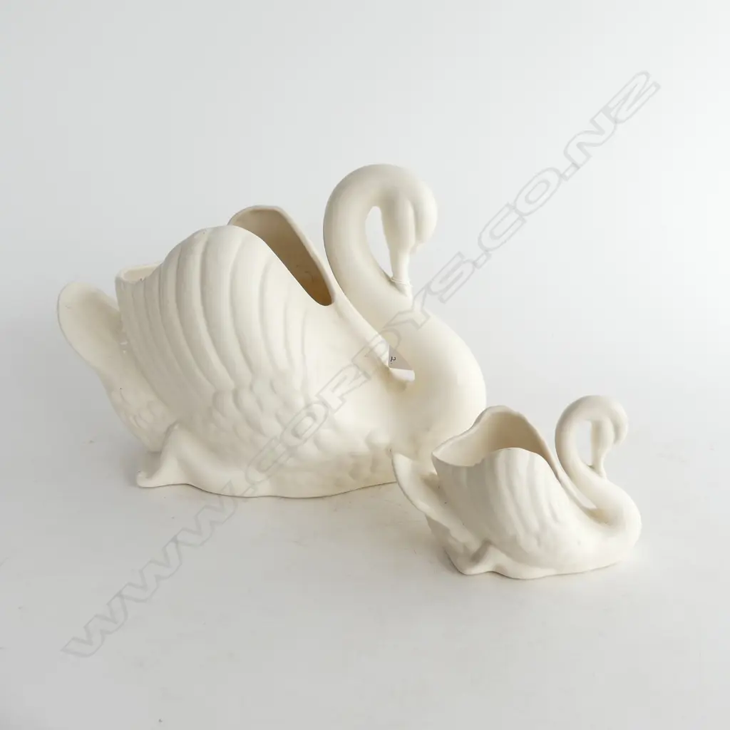 2 CROWN LYNN WHITE SWANS, LARGER FAULTED Image 1++
