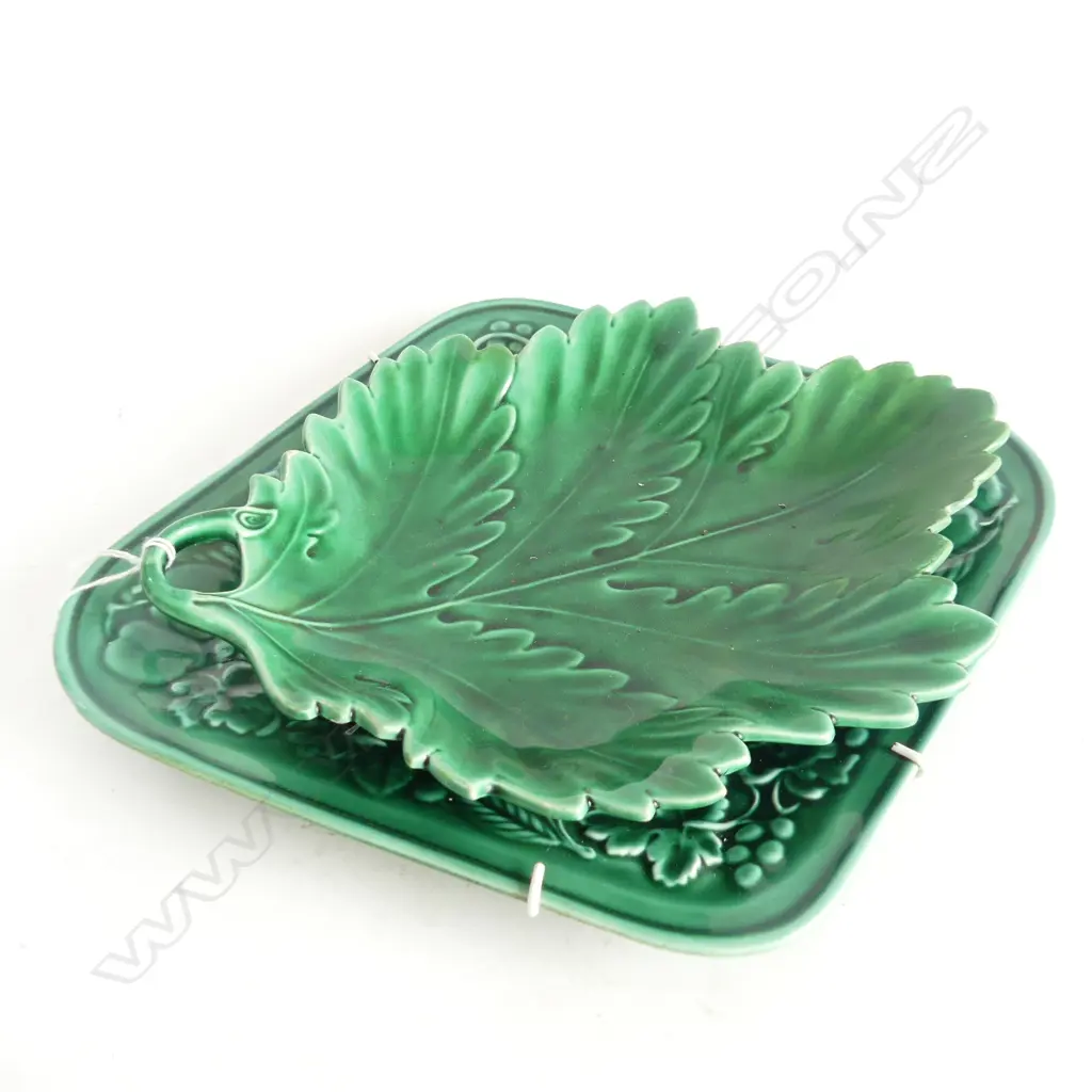 2 GREEN MAJOLICA DISHES; LEAF (REPAIR) & R. WORCESTER LOZENGE 320x275mm Image 1++