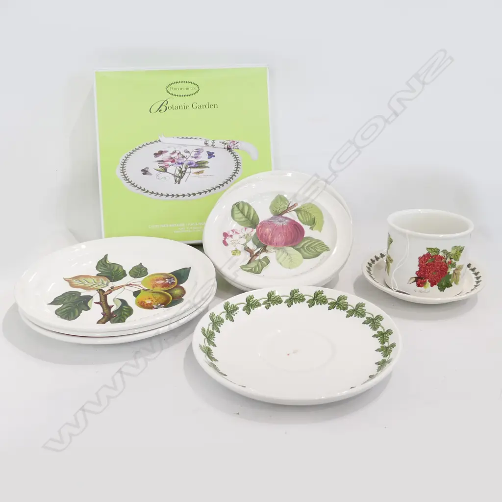 11 PCES PORTMEIRION POMONA; BOXED CAKE PLATE 230mm dia, 8 PLATES (4 WORN), SAUCER & CONTAINER Image 1++
