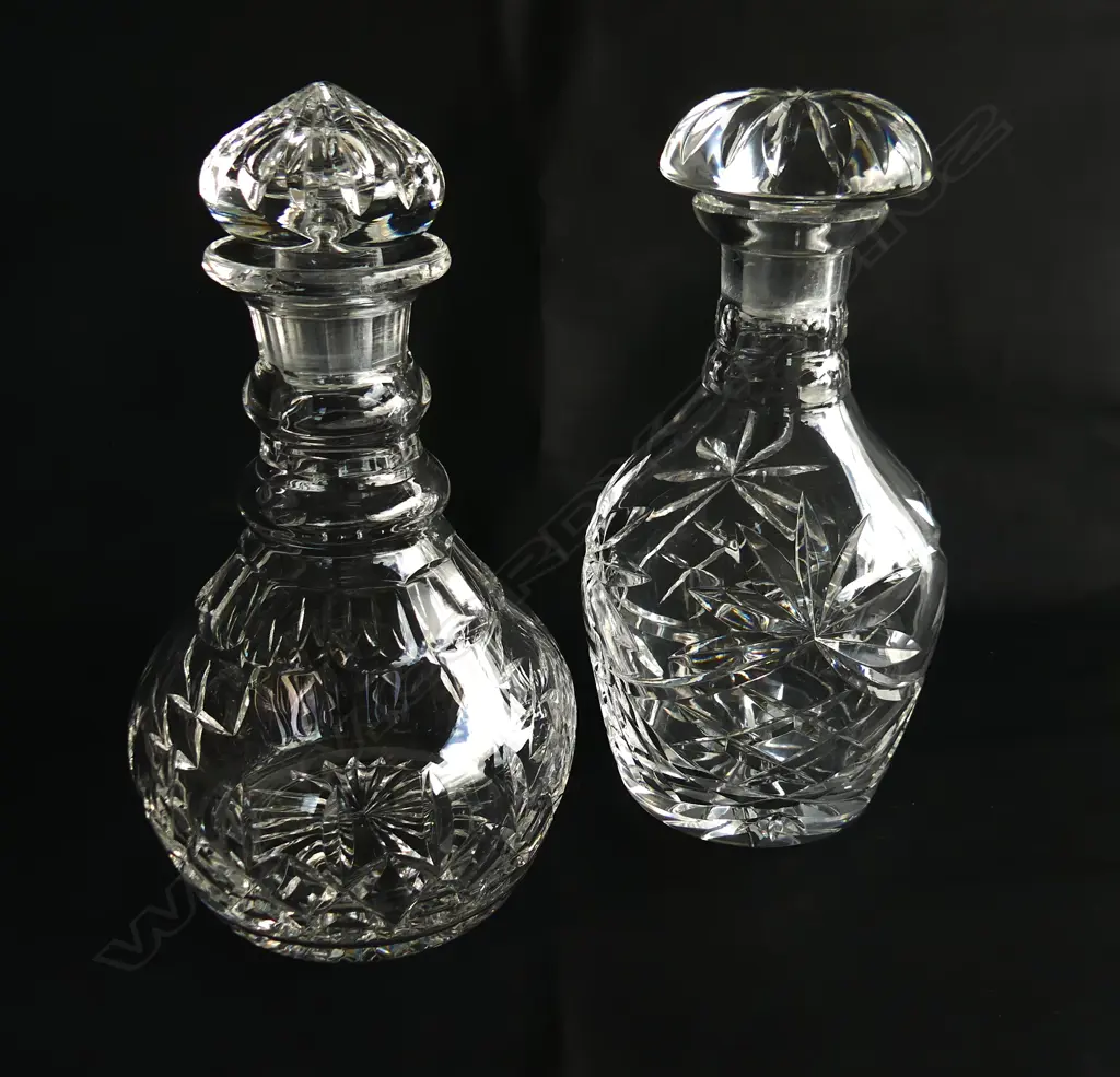 2 CUT CRYSTAL DECANTERS H. 240mm  Image 1++