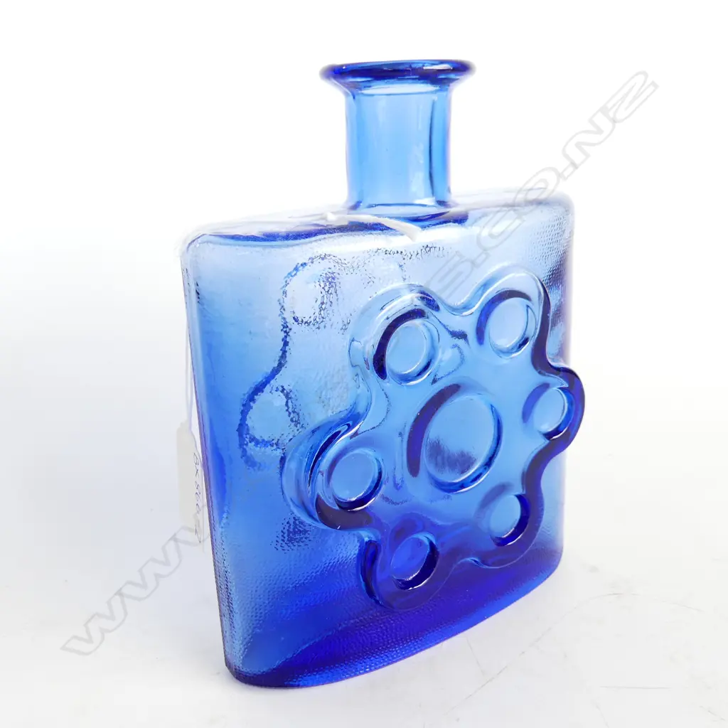 BLUE GLASS BOTTLE BY ERKKITAPIO SIIROINEN FOR RIIHIMENLASI, FINLAND, H. 170mm Image 1++