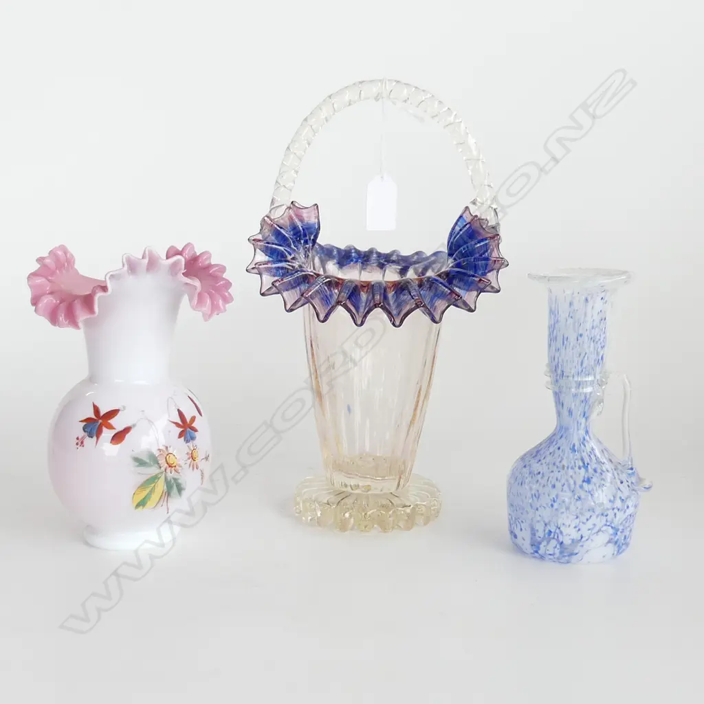3 PCES VICTORIAN GLASS; 2 VASES & BUCKET H.270mm Image 1++