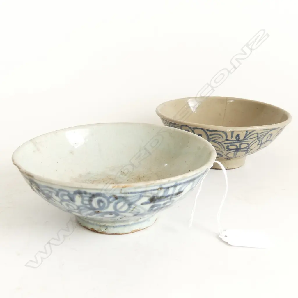 2 B/W MING BOWLS (1 FAULTED) 155mm dia Image 1++