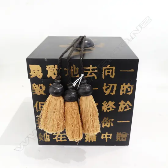 CHINESE LIDDED BOX 200x200x200mm