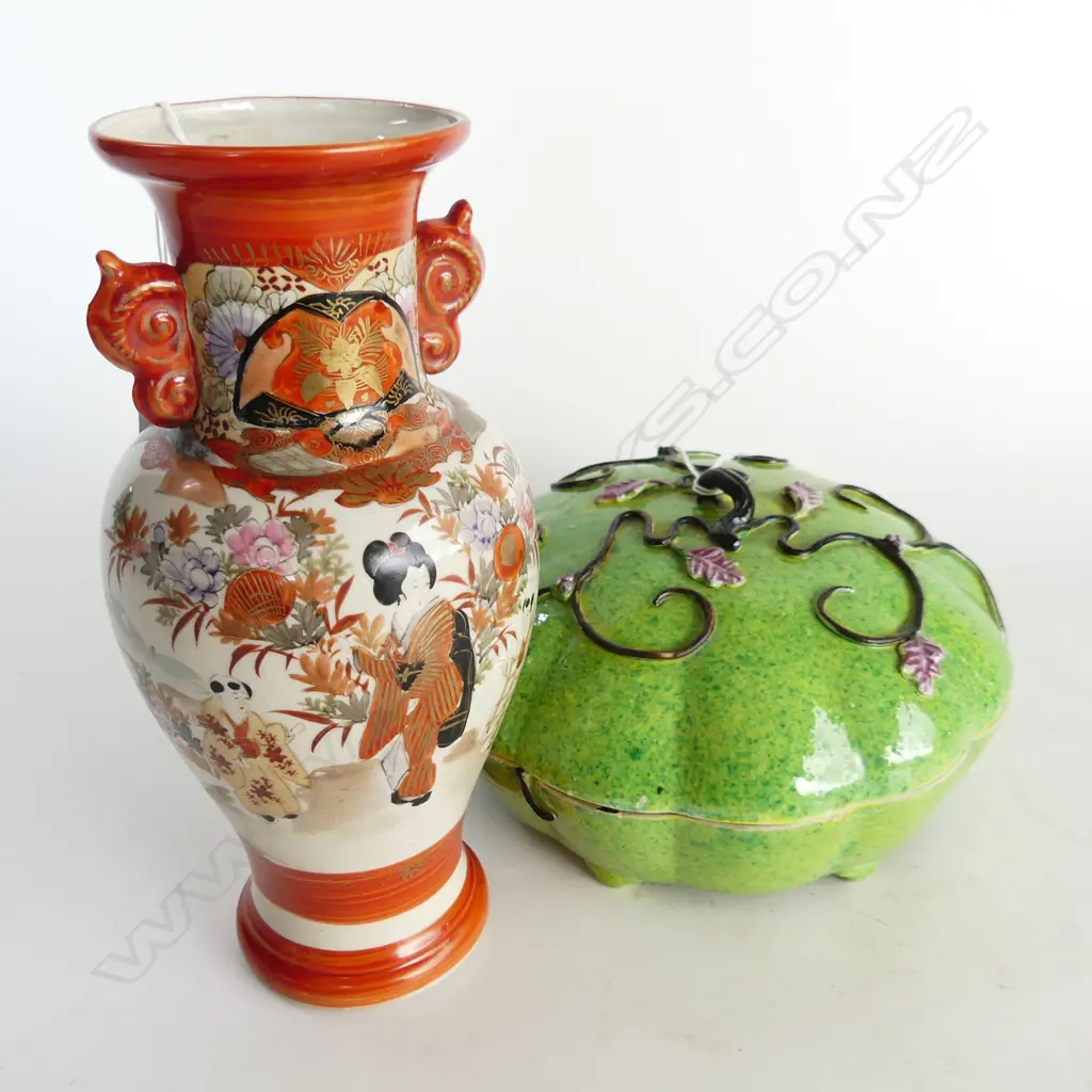 JAPANESE KUTANI VASE H.240mm + GREEN LIDDED CONTAINER (HAIRLINES) 200mm dia Image 1++