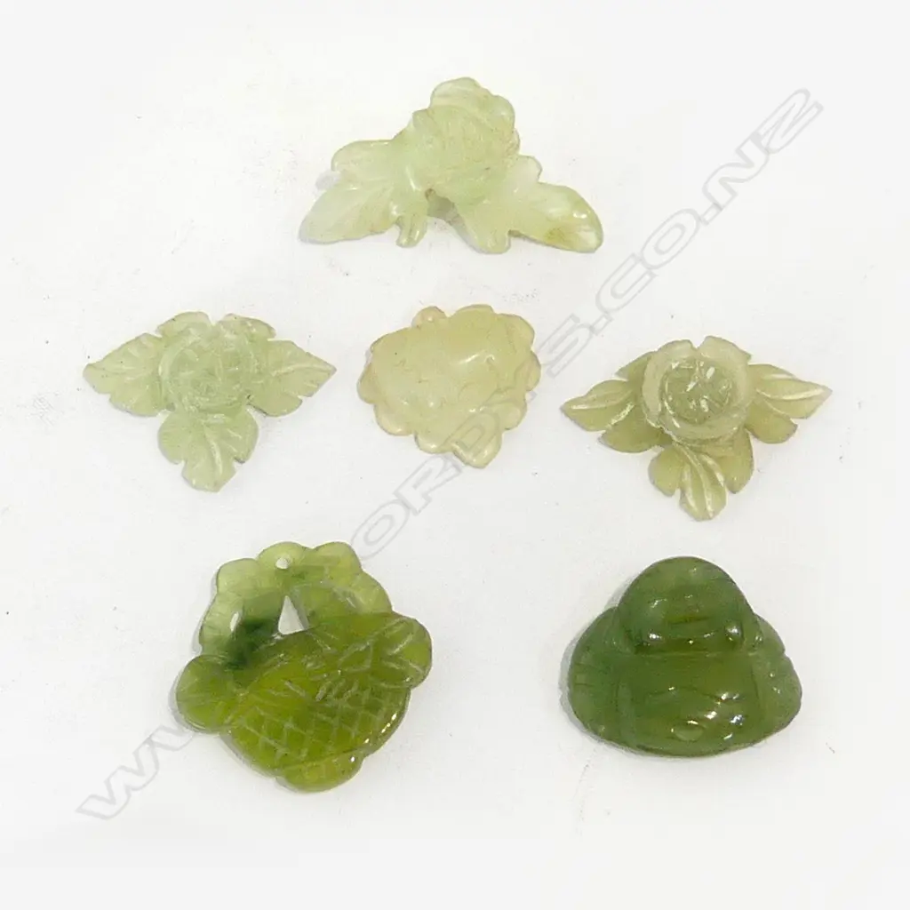 6 SMALL JADE CARVED ORNAMENTS  Image 1++