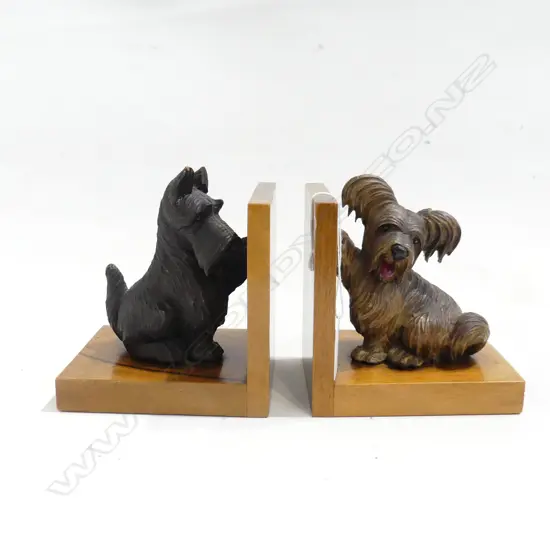 PR WOODEN BOOKENDS W CARVED SCOTTIE DOGS