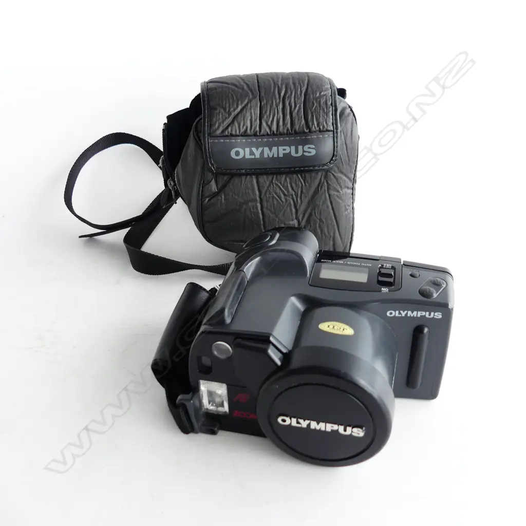 OLYMPUS TRI CAMERA, AZ300 SUPER ZOOM, IN CASE Image 1++