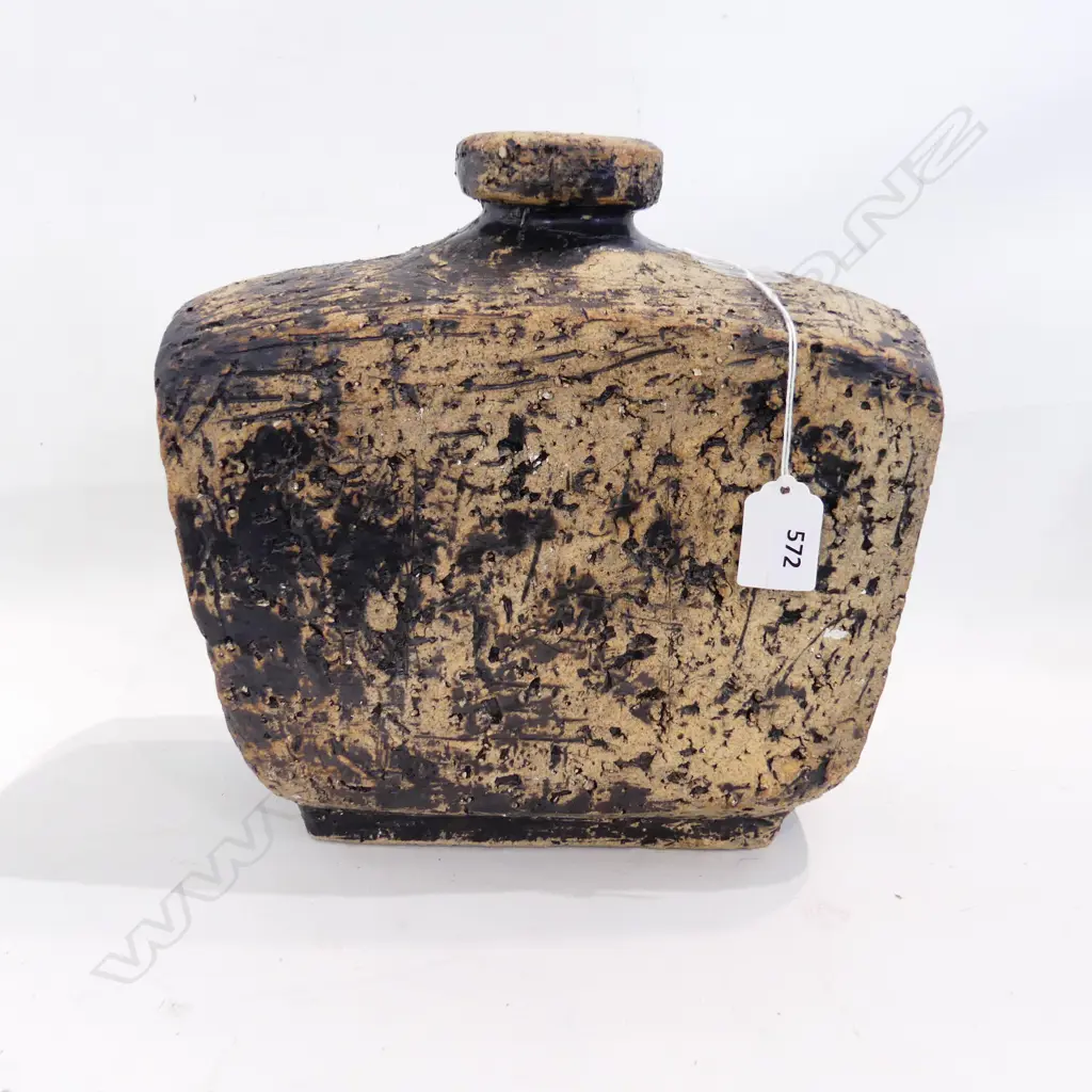 LARGE SLAB VASE ATTRIBUTED ROGER BRITTAIN Image 1++