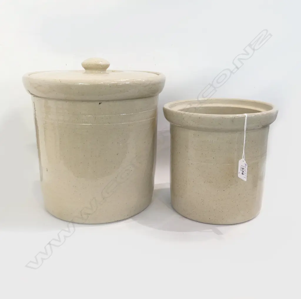 2 STONEWARE CROCKS, 1 LIDDED H.280mm Image 1++