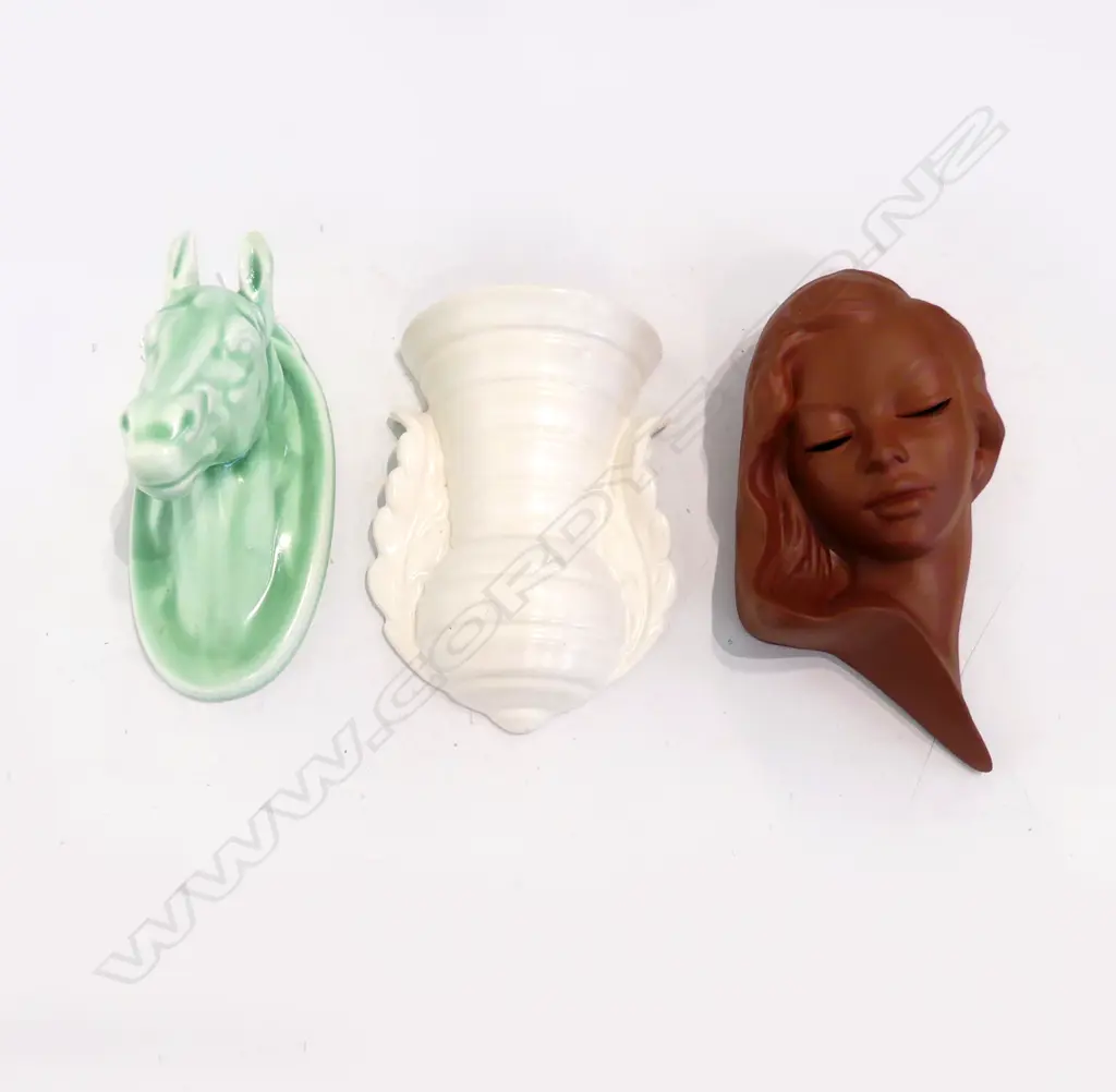 3 WALL MOUNTED CERAMICS; HORSE, VASE, WOMAN H.200mm Image 1++