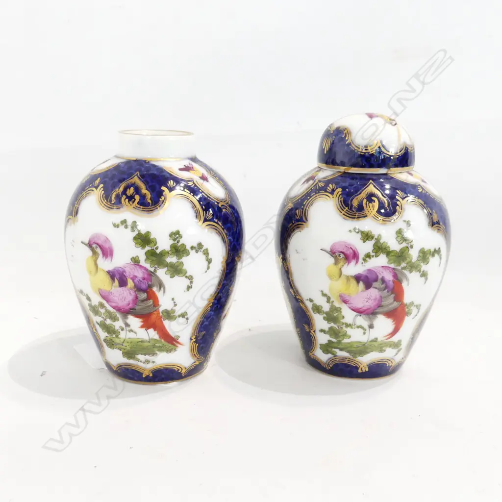 PR H/PAINTED PORCELAIN VASES (LID BROKEN) H.120mm Image 1++