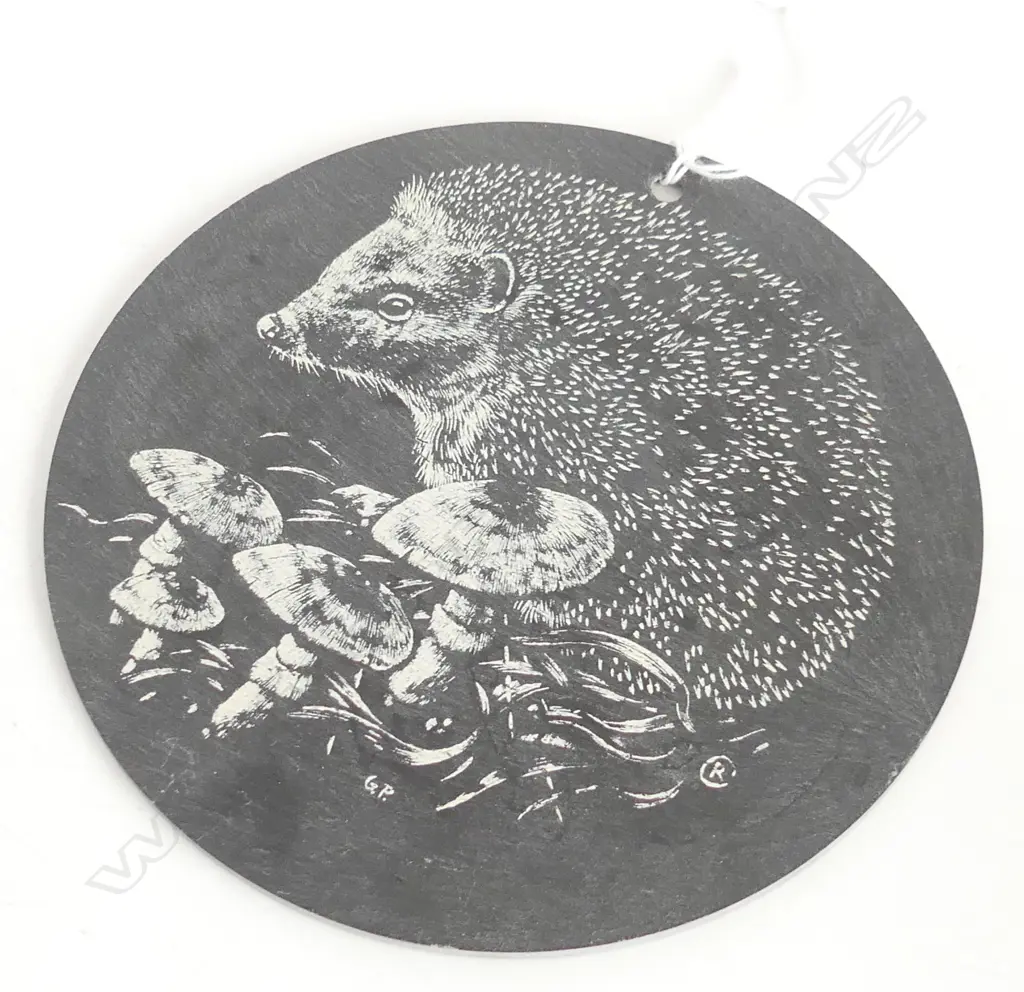 WELSH SLATE HEDGEHOG WALL PLAQUE, SIGNED, DIA.150mm Image 1++