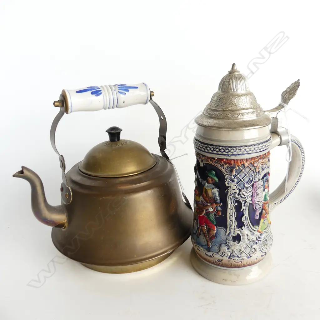 GERMAN LIDDED BEER STEIN (H.230mm) & DUTCH BRASS TEAPOT WITH DELFT HANDLE (H.200mm) Image 1++