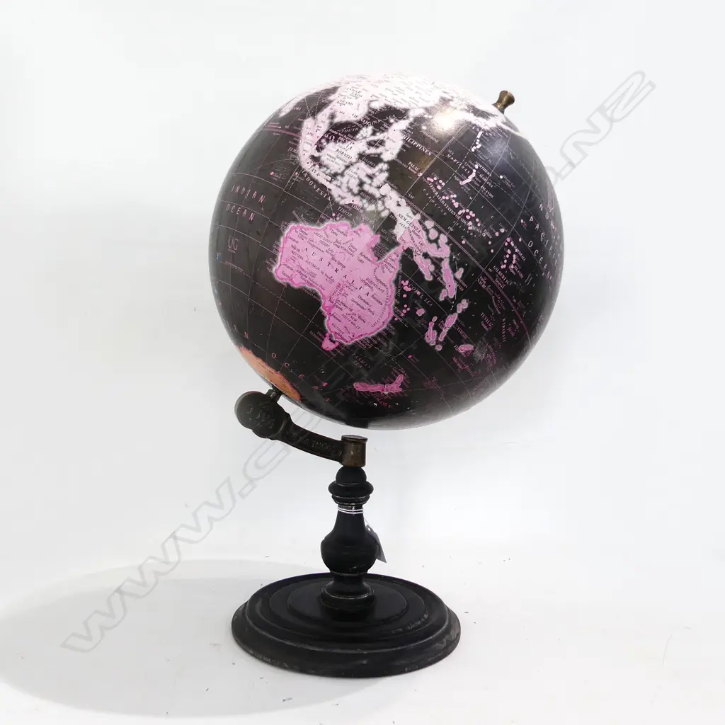 LG WORLD GLOBE ON STAND H.480mm Image 1++
