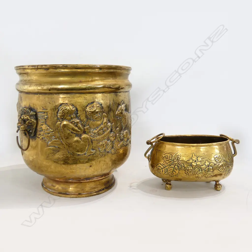 2 BRASS JARDINERES w. EMBOSSED DECORATION & CAPTURED HANDLES H.260mm Image 1++