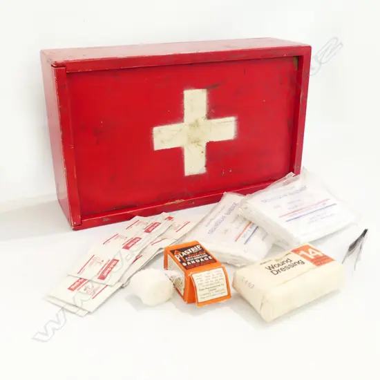 VINTAGE RED PAINTED FIRST AID BOX W.315mm