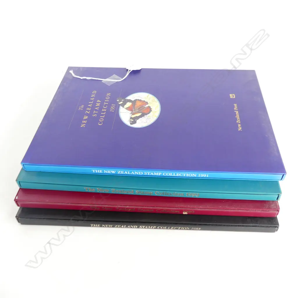 4 NZ 'STAMP COLLECTION' YEAR BOOKS 1988 to 1991 Image 1++