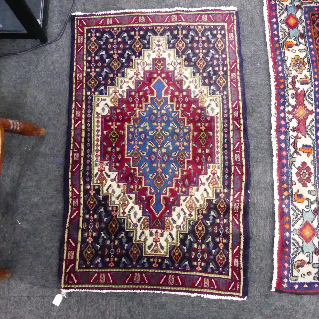 SMALL HAND KNOTTED WOOL PILE RUG 1060x690mm Image 1++
