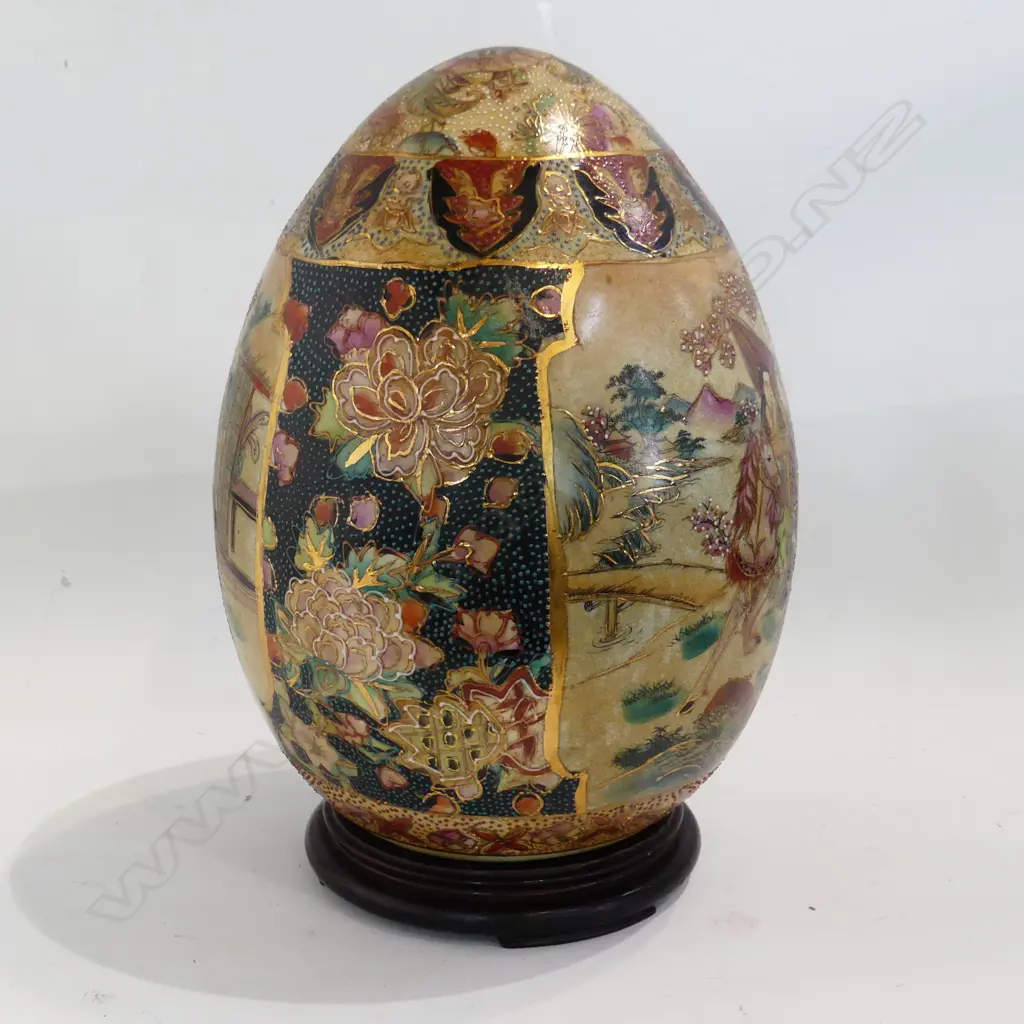 LG CHINESE PAINTED CERAMIC EGG ON STAND H.280mm Image 1++
