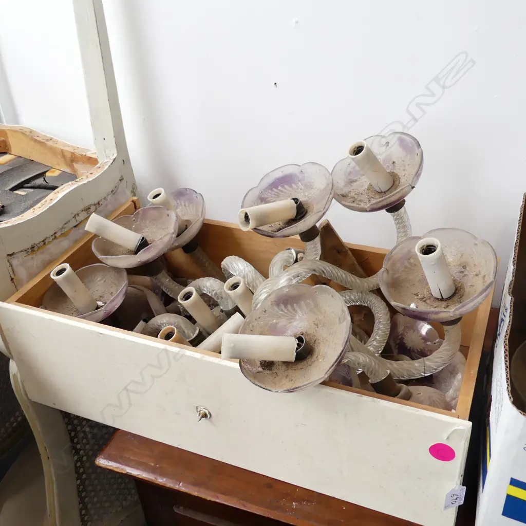 3 BOXES CRYSTAL CHANDELIERS - FAULTS Image 1++