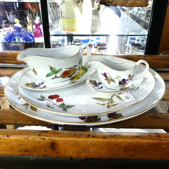 4 PCES ROYAL WORCESTER EVESHAM; 2 OVAL PLATTERS W.380mm, 2 SAUCE BOATS