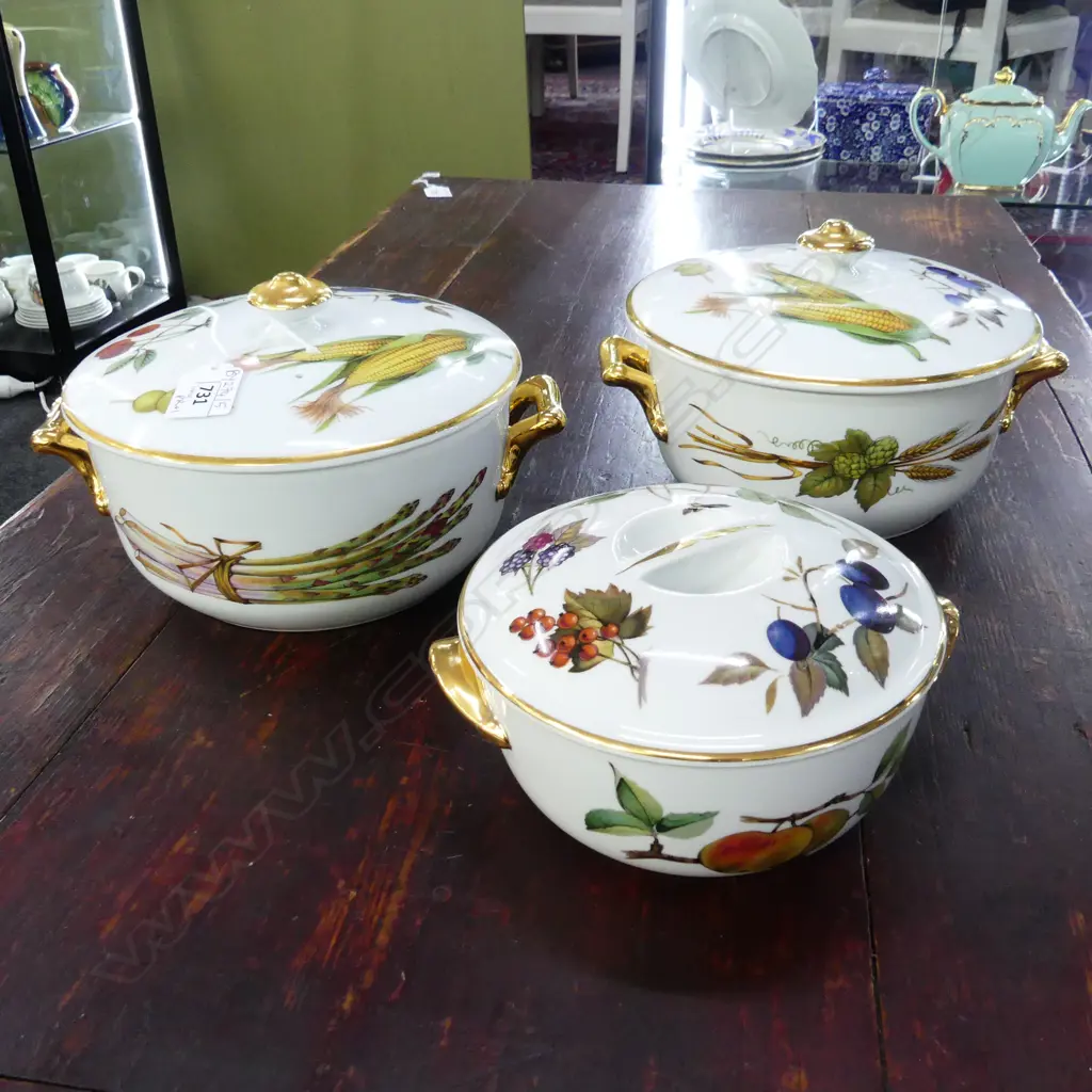 3 ROYAL WORCESTER EVESHAM LIDDED BAKING DISHES (PR 190mm dia + 1 OTHER) Image 1++