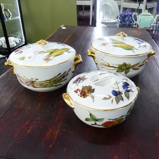 3 ROYAL WORCESTER EVESHAM LIDDED BAKING DISHES (PR 190mm dia + 1 OTHER)