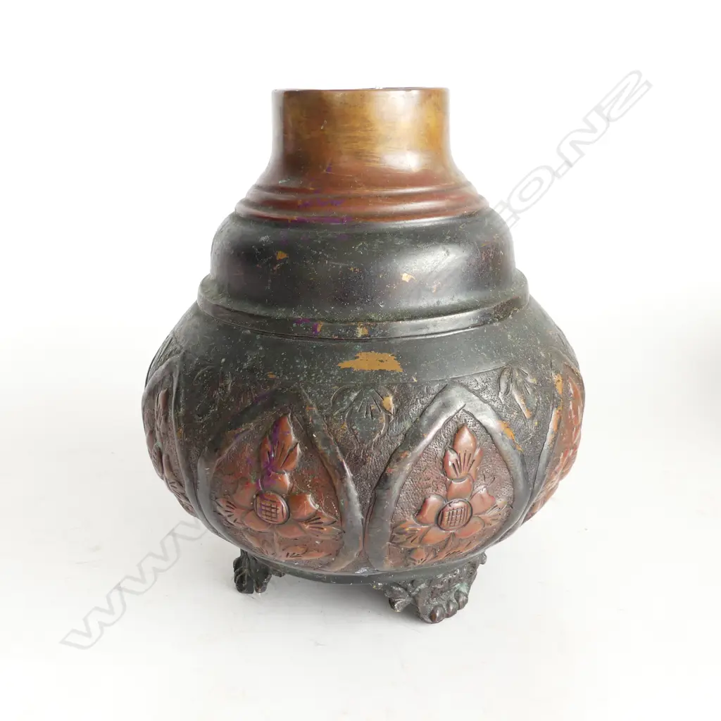PAKISTANI ARTS AND CRAFTS COPPER VASE, H. 210mm Image 1++