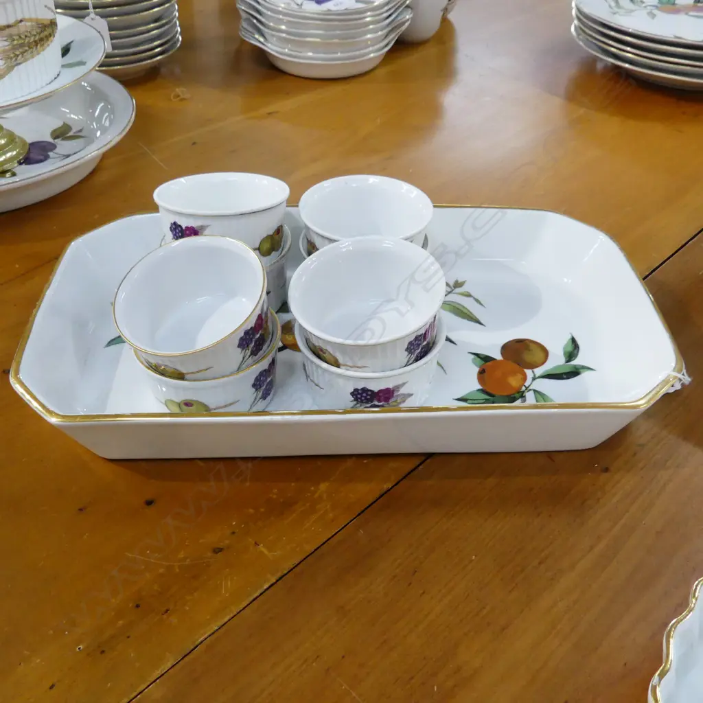 9 PCES ROYAL WORCESTER EVESHAM; 8 RAMEKINS 80mm dia + BAKING DISH 365x210mm Image 1++