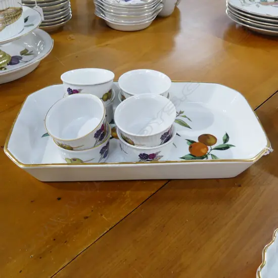 9 PCES ROYAL WORCESTER EVESHAM; 8 RAMEKINS 80mm dia + BAKING DISH 365x210mm