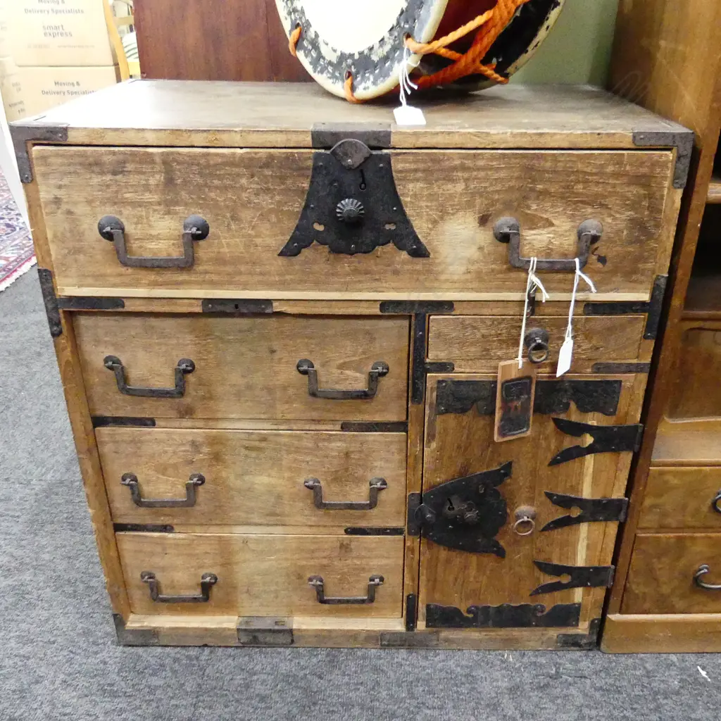 JAPANESE SMALL TANSU CHEST  8 drawer + 1 door 19thC w key H.595mm. Image 1++
