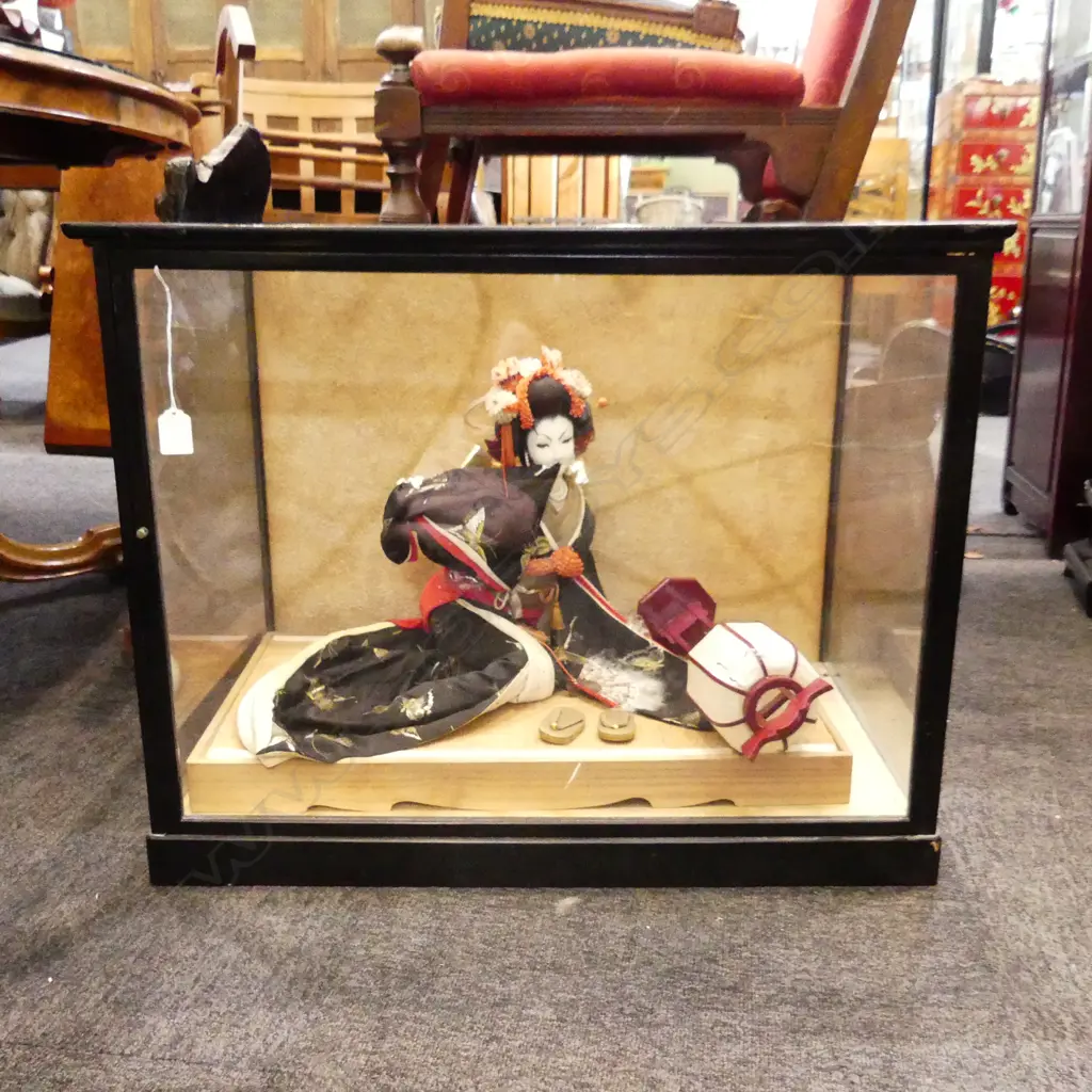 JAPANESE DOLL IN LG GLASS DISPLAY CASE Image 1++