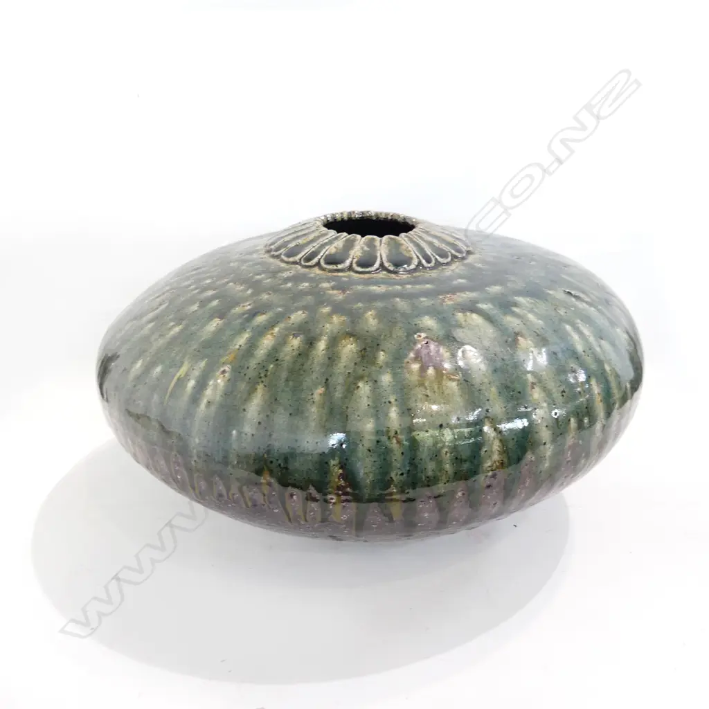 LG ROD DAVIES (FERN FLAT POTTERY) GREEN GLAZED POT 360mm dia Image 1++
