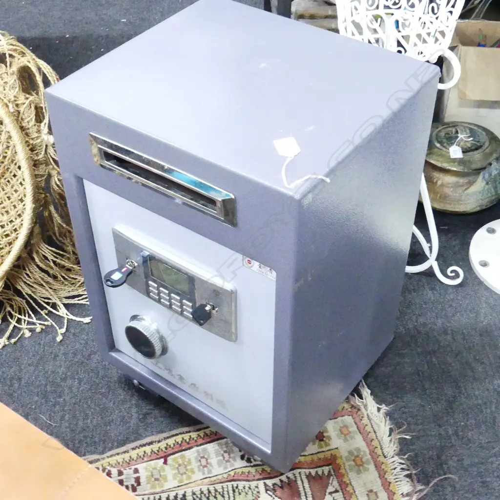 CHINESE 'JIN DUN' SAFE 390x350x600mm Image 1++