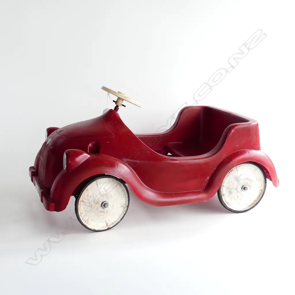 VINTAGE TRI-ANG RED PLASTIC PEDAL CAR L.680mm Image 1++