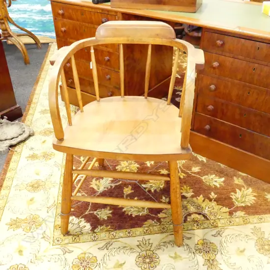 VINTAGE CAPTAINS CHAIR