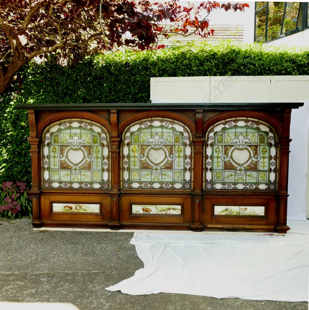 An impressive Victorian mahogany and leadlight triple pub window Image 1++
