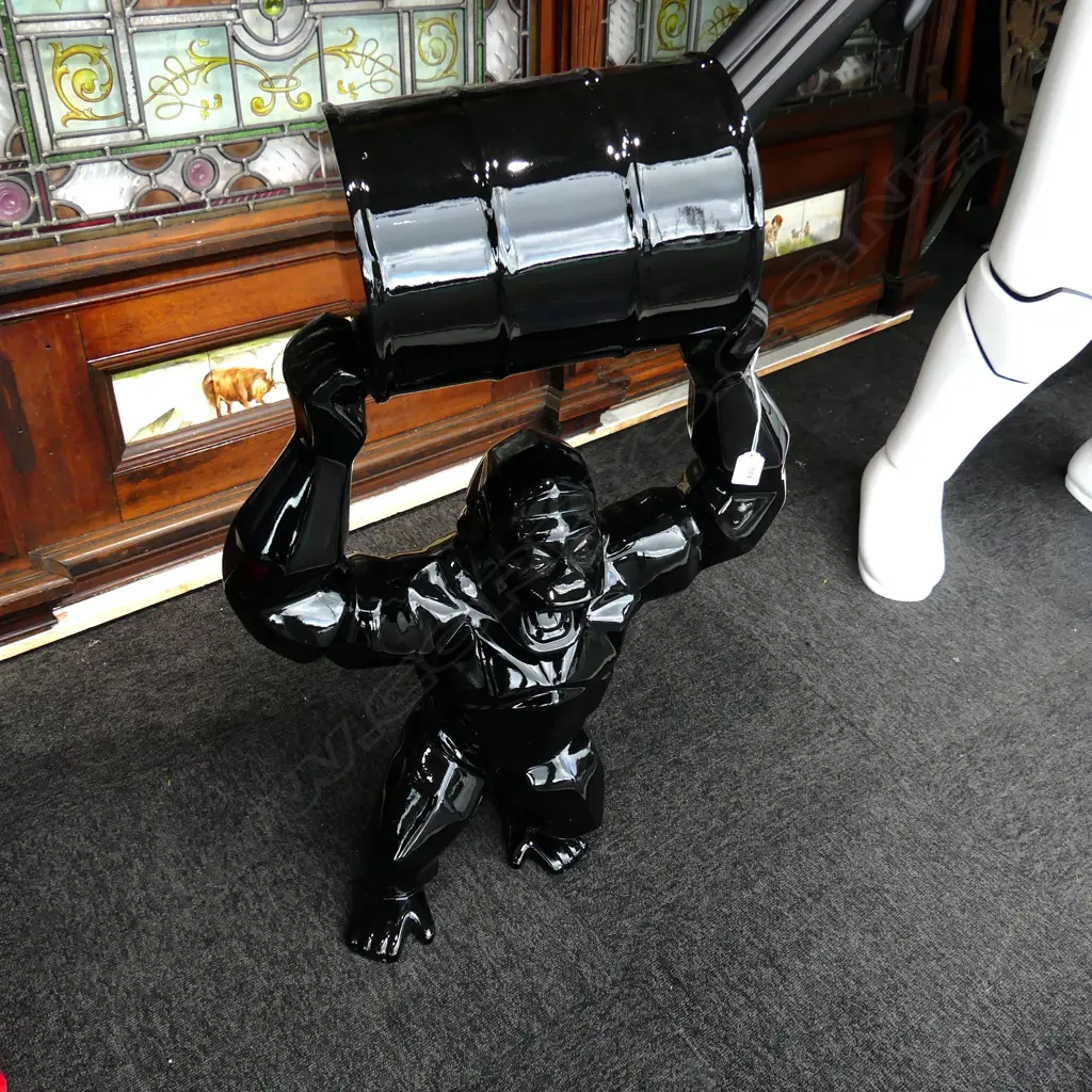 KING KONG FIBREGLASS FIGURE. Black high gloss paint finish. Lifting drum. H.910mm Image 1++