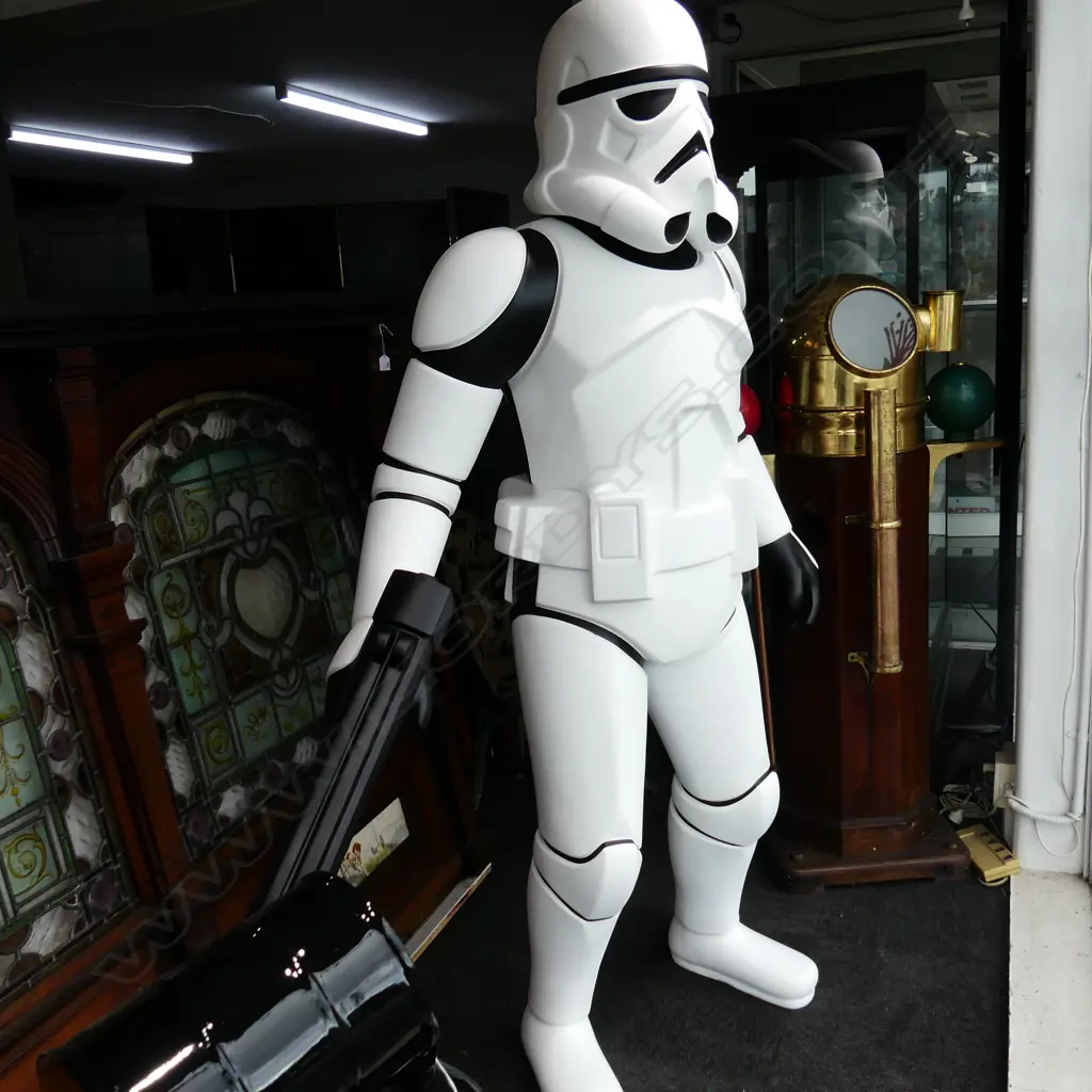 V. LGE FIBREGLASS STORMTROOPER Star Wars figure w automotive paint fish H.2000mm Image 1++