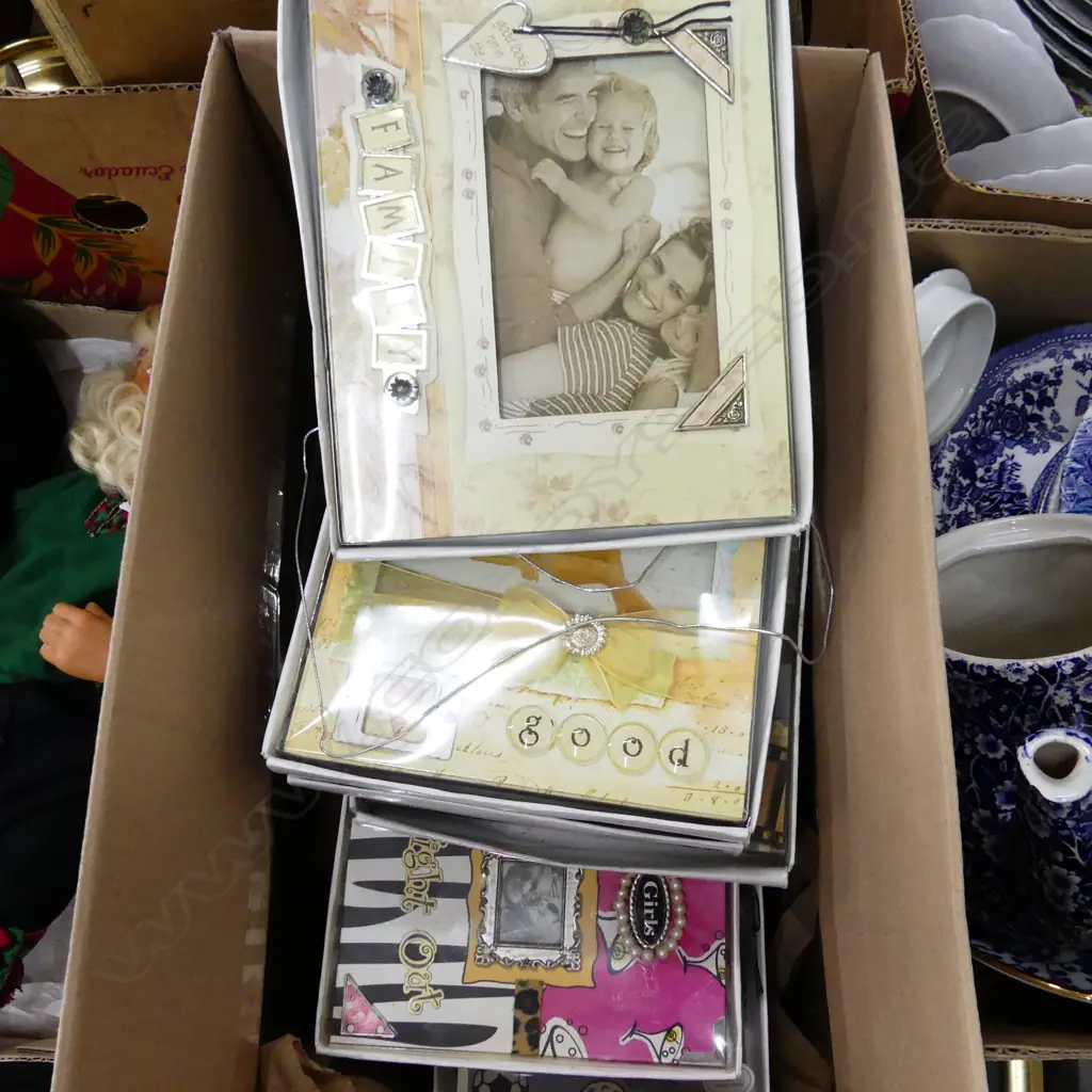 BOX LOT DECORATIVE THEMED PHOTO FRAMES AND PHOTO ALBUMS Image 1++