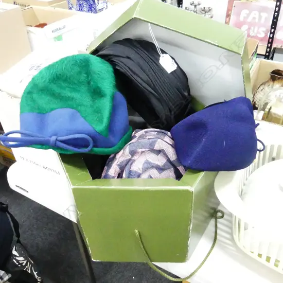 GROUP OF 5 VINTAGE HATS IN HARRODS BOX