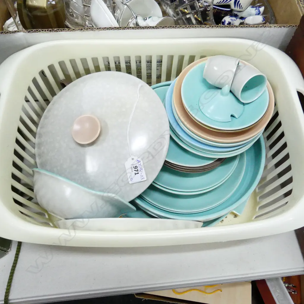 35PC BOX POOLE MIXED PIECES  Image 1++