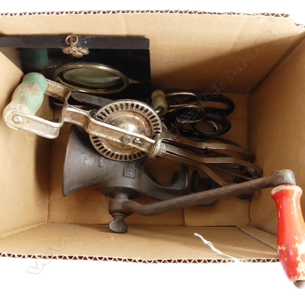 BOX COLLECTABLES: MINCER+EGG BEATER+ 3 PRS SCISSORS + 19thC ebonised frame Image 1++