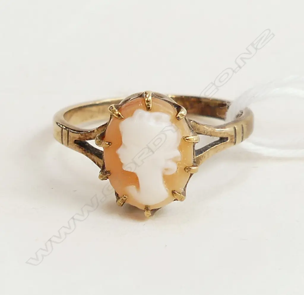9CT GOLD & CARVED CAMEO RING 2.36GMS size O Image 1++