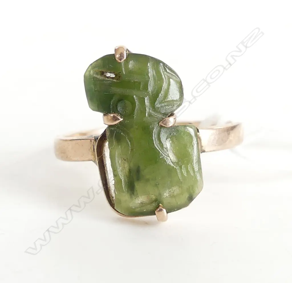 VINTAGE 9CT GOLD & POUNAMU TIKI RING slight loss to tiki side 2,2gms Image 1++