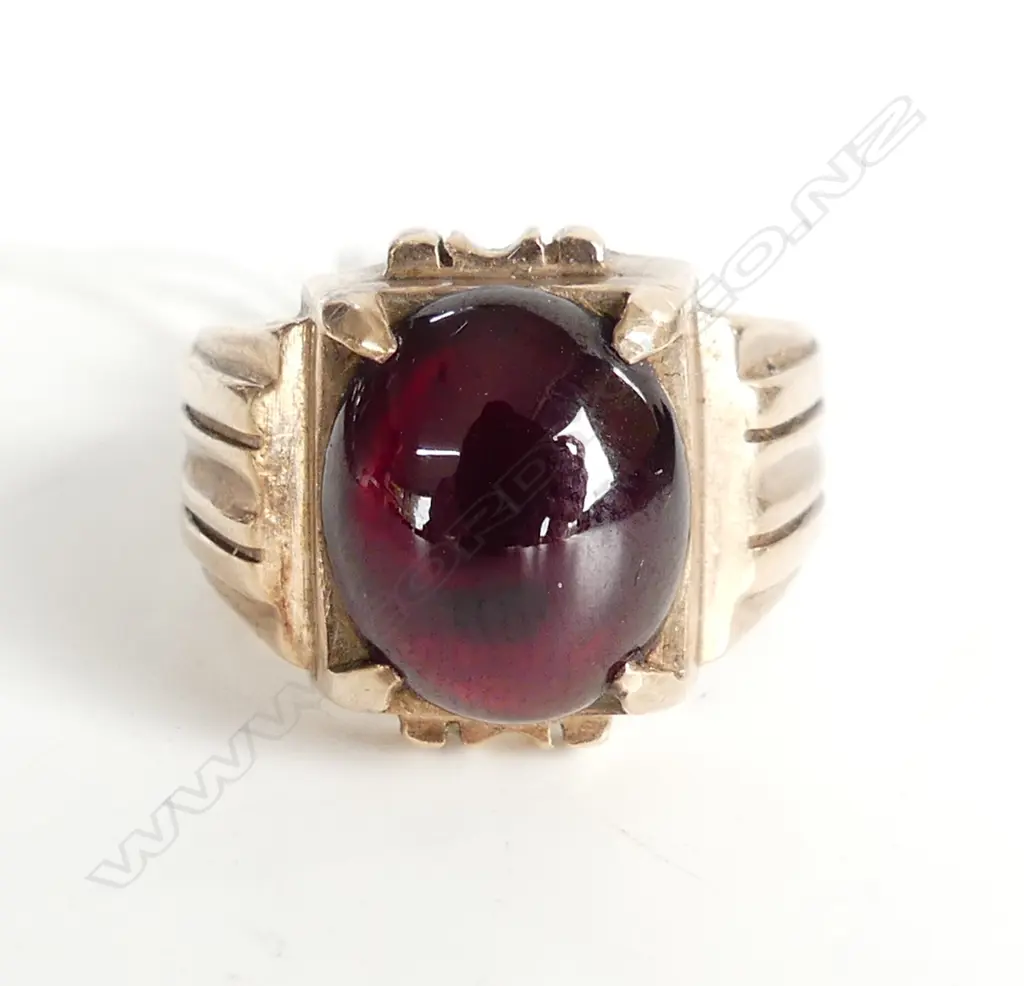9ct GOLD & LGE CABOCHON SIGNET RING 8.45gms Image 1++