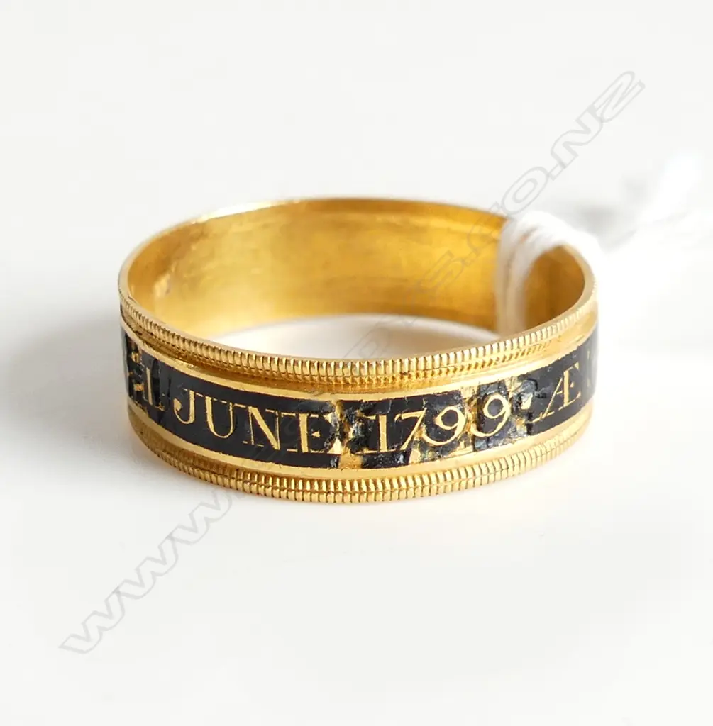 18CT GEORGIAN GOLD MOURNING RING, 2gm (some wear to enamel) Image 1++