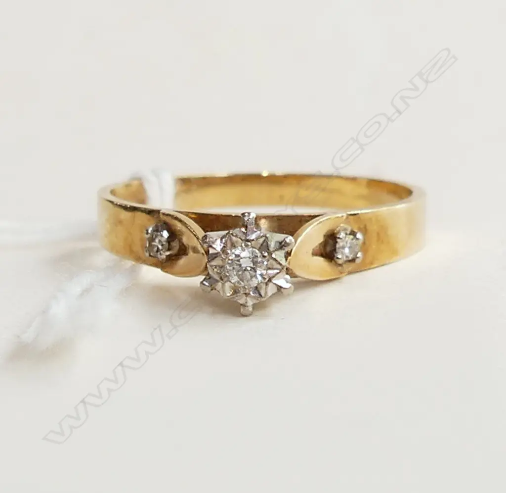 9CT DIAMOND SOLIATIRE RING illusion set. 2gms Image 1++